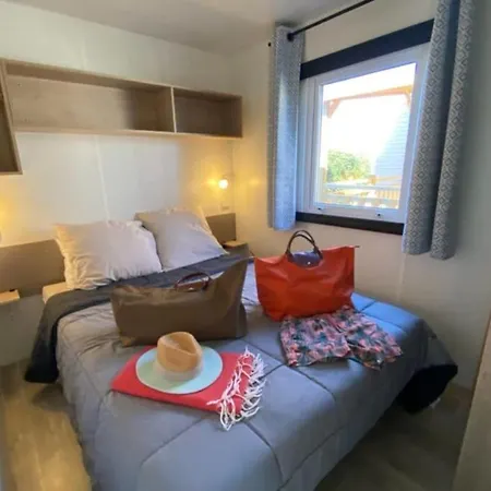 Kamp alanı Spacieux Mobil-home 10 Personnes Avec Terrasse - Api-1-52-1530 *