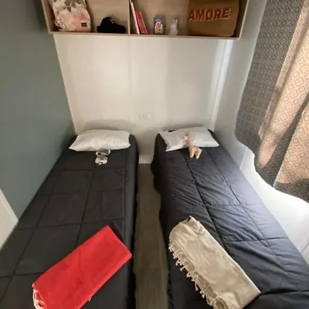 Spacieux Mobil-home 10 Personnes Avec Terrasse - Api-1-52-1530