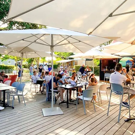 Spacieux Mobil-home 10 Personnes Avec Terrasse - Api-1-52-1530 Camping Dolus d'Oléron
