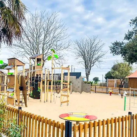 Spacieux Mobil-home 10 Personnes Avec Terrasse - Api-1-52-1530 Dolus d'Oléron